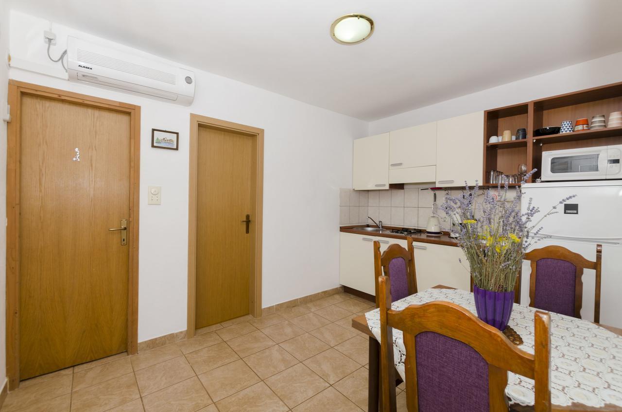 Apartments Dinko Gdinj Exterior foto